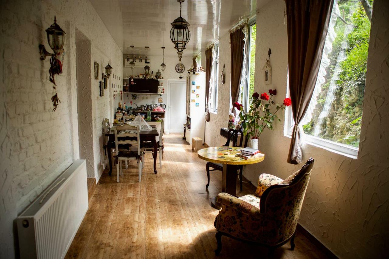 Art House Kutateli Hotel Tskaltubo Bagian luar foto