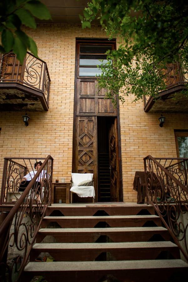 Art House Kutateli Hotel Tskaltubo Bagian luar foto